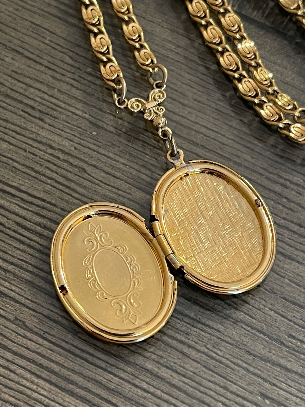 Gold-tone Oval Locket necklace from the 1928 Jewelry Company - Picture 6 of 16